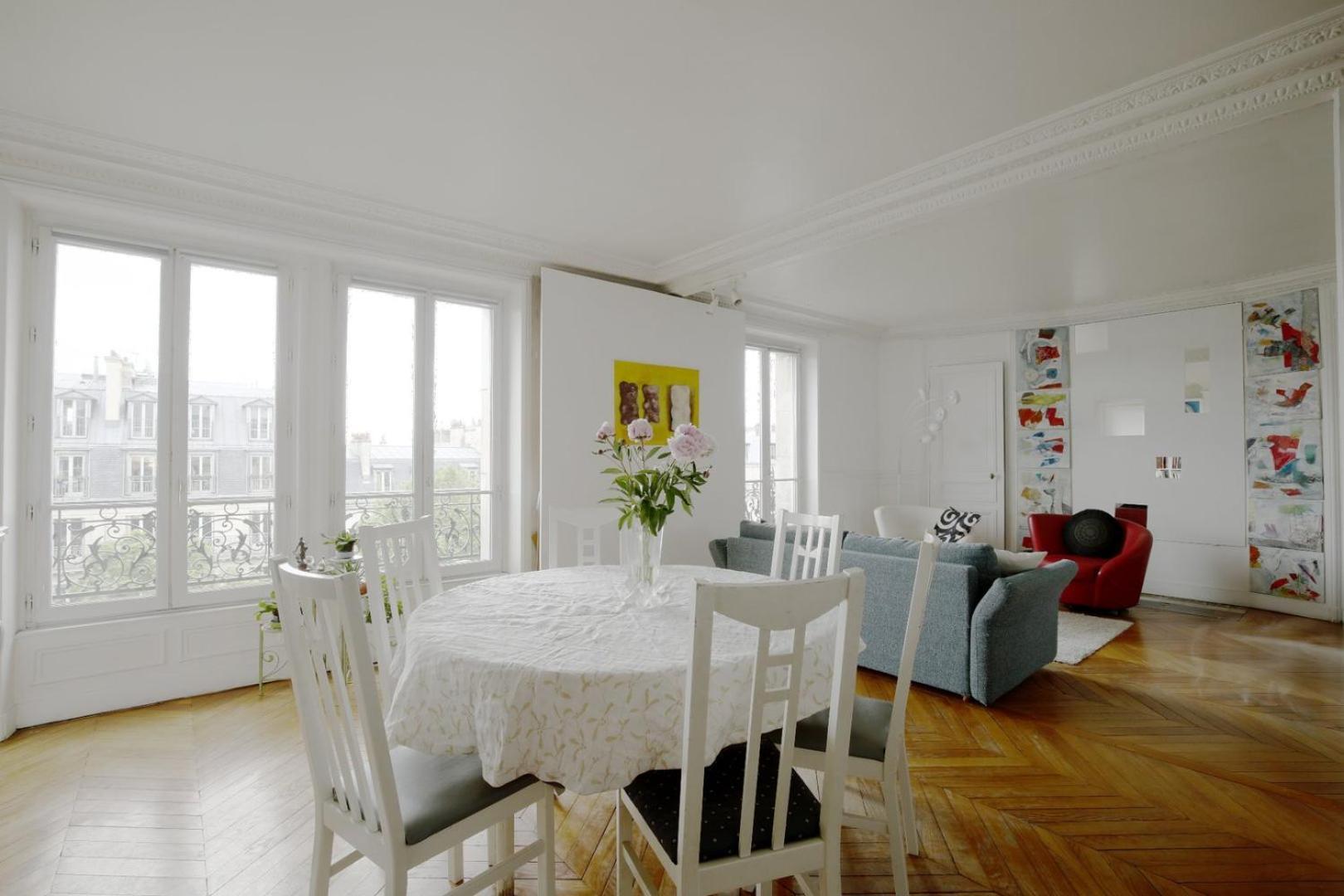 Spacious With 3 Bedrooms - Tour Eiffel Apartment *